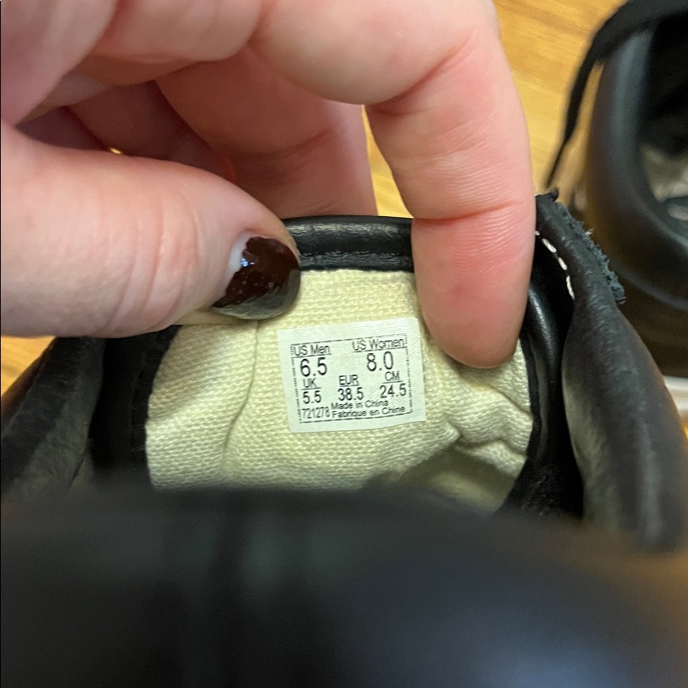 Vans Old Skool Black Sneakers - Picture 7 of 7